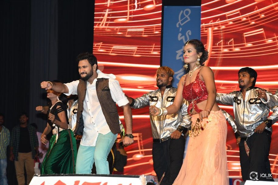 Aatadukundam-Raa-Movie-Audio-Function